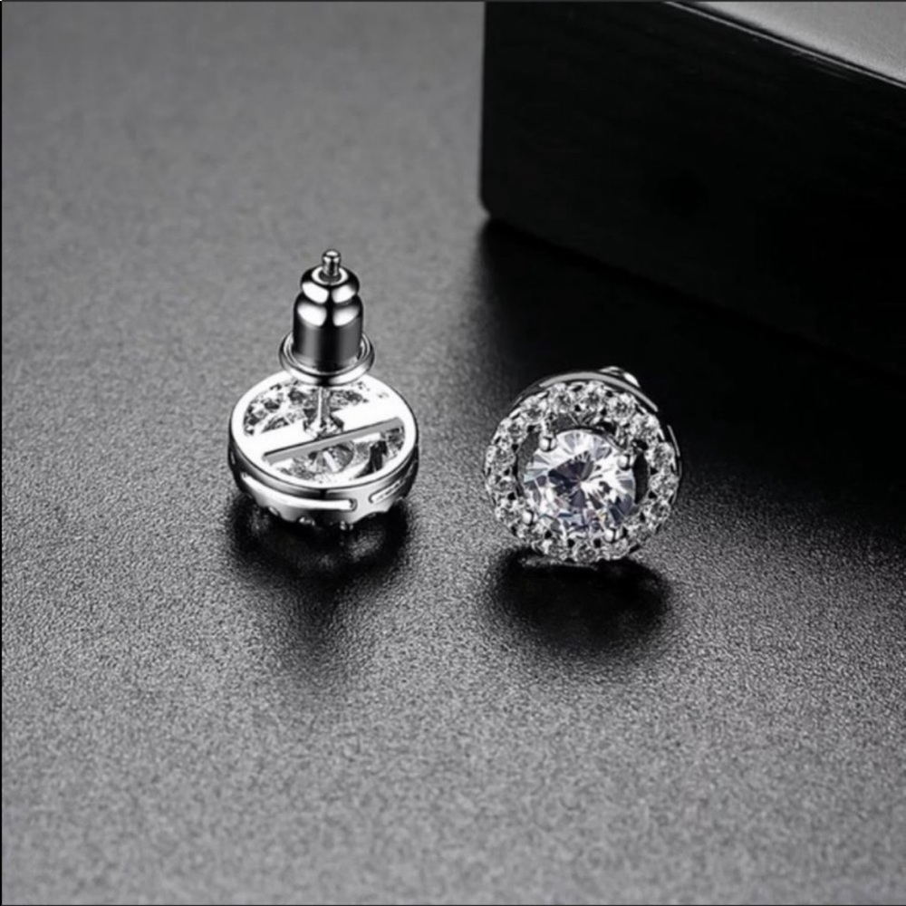 New Elegant 925 Silver Round Cut Diamond Stud Earrings - Picture 5 of 7